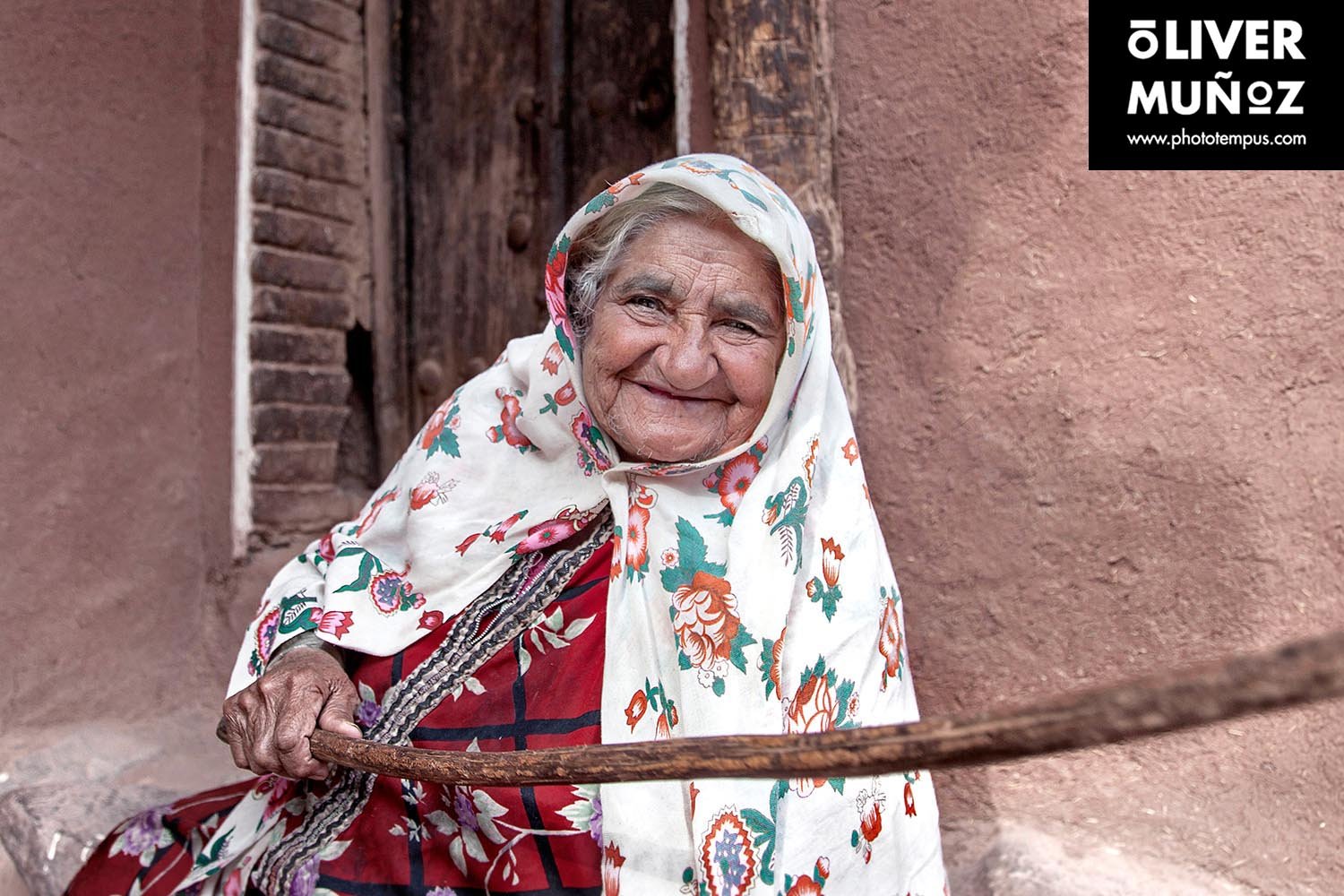 travel trip adventure pictures photographer fotografo fotografia viajes periodismo periodista aventura viaje oliver munoz phototempus retrato portrait muñoztehran isfahan yazd farsi khaju iran persa iman jomeini shahrekord bakhtiari Naqsh-e Jahan hakim ka