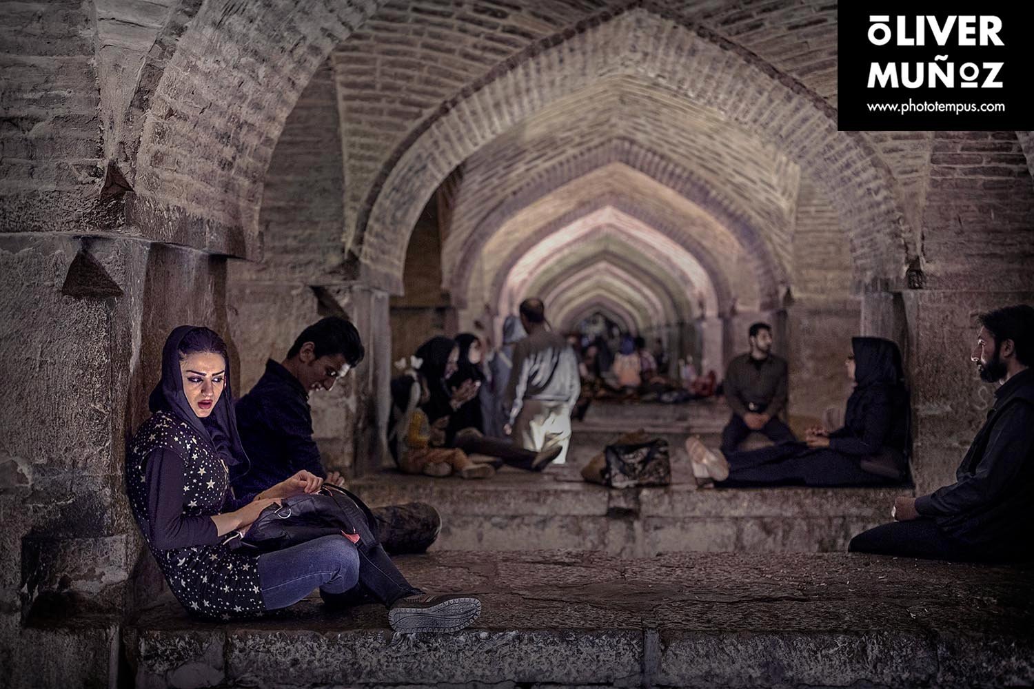 travel trip adventure pictures photographer fotografo fotografia viajes periodismo periodista aventura viaje oliver munoz phototempus retrato portrait muñoztehran isfahan yazd farsi khaju iran persa iman jomeini shahrekord bakhtiari Naqsh-e Jahan hakim ka