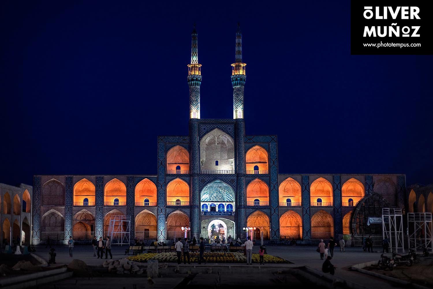 travel trip adventure pictures photographer fotografo fotografia viajes periodismo periodista aventura viaje oliver munoz phototempus retrato portrait muñoztehran isfahan yazd farsi khaju iran persa iman jomeini shahrekord bakhtiari Naqsh-e Jahan hakim ka