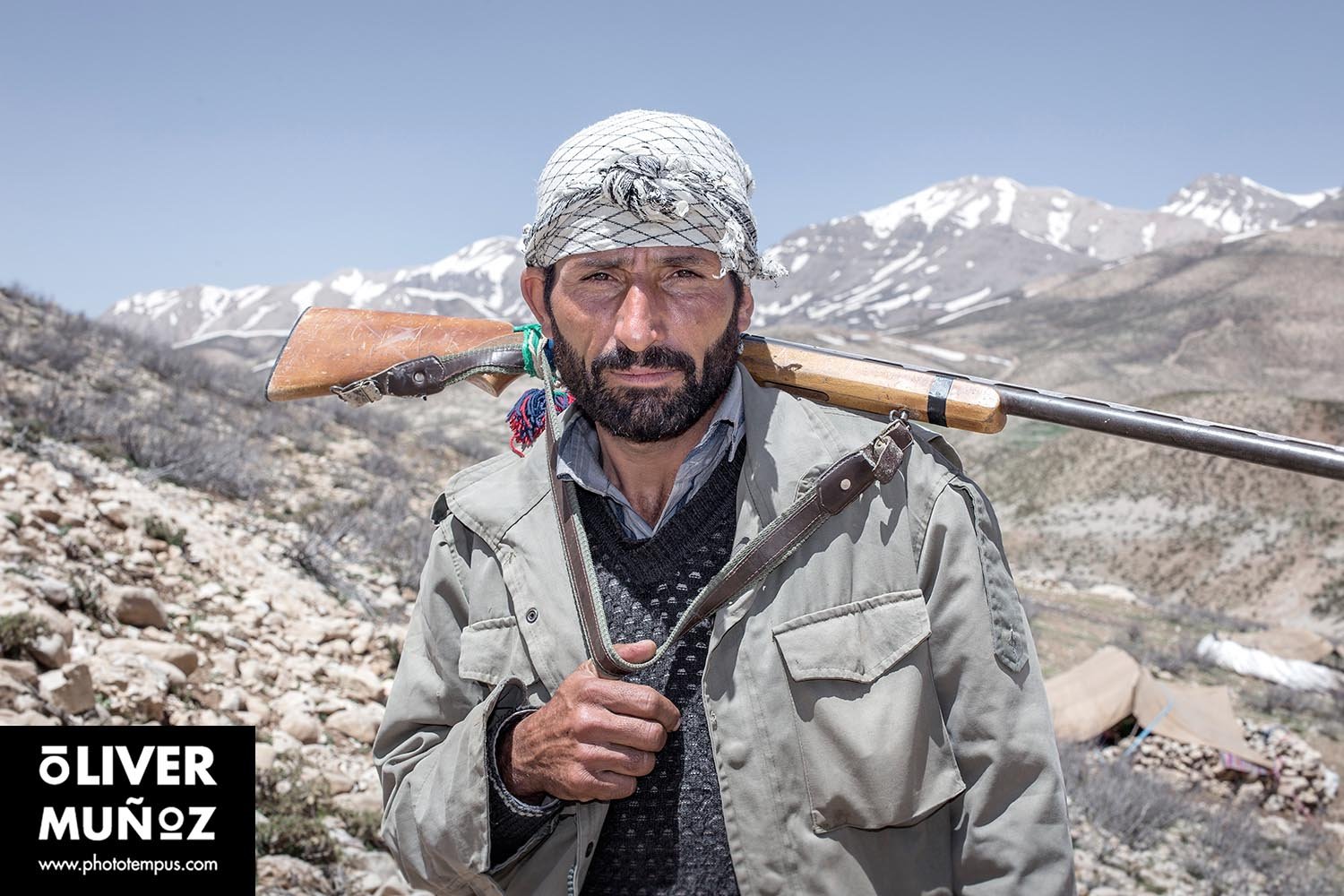 travel trip adventure pictures photographer fotografo fotografia viajes periodismo periodista aventura viaje oliver munoz phototempus retrato portrait muñoztehran isfahan yazd farsi khaju iran persa iman jomeini shahrekord bakhtiari Naqsh-e Jahan hakim ka