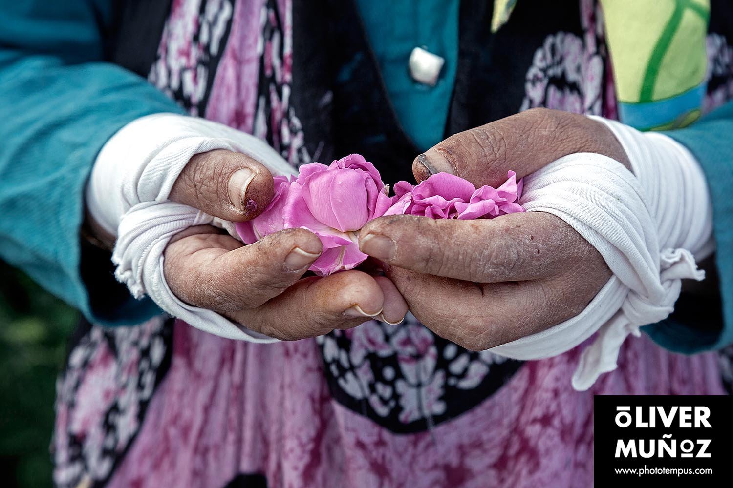 travel trip adventure pictures photographer fotografo fotografia viajes periodismo periodista aventura viaje oliver munoz phototempus retrato portrait muñoztehran isfahan yazd farsi khaju iran persa iman jomeini shahrekord bakhtiari Naqsh-e Jahan hakim ka