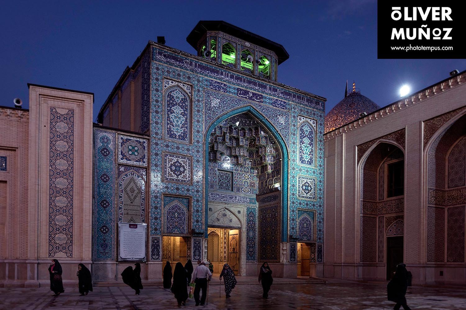 travel trip adventure pictures photographer fotografo fotografia viajes periodismo periodista aventura viaje oliver munoz phototempus retrato portrait muñoztehran isfahan yazd farsi khaju iran persa iman jomeini shahrekord bakhtiari Naqsh-e Jahan hakim ka