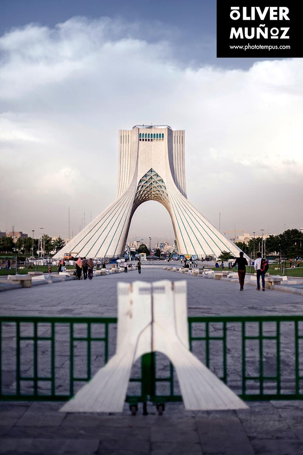 travel trip adventure pictures photographer fotografo fotografia viajes periodismo periodista aventura viaje oliver munoz phototempus retrato portrait muñoztehran isfahan yazd farsi khaju iran persa iman jomeini shahrekord bakhtiari Naqsh-e Jahan hakim ka