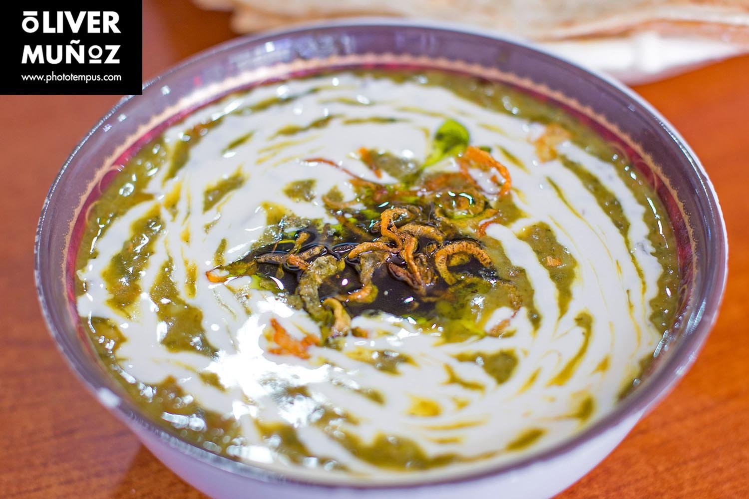 travel trip adventure pictures photographer fotografo fotografia viajes periodismo periodista aventura viaje oliver munoz phototempus retrato portrait muñoztehran isfahan yazd farsi khaju iran persa iman jomeini shahrekord bakhtiari Naqsh-e Jahan hakim ka