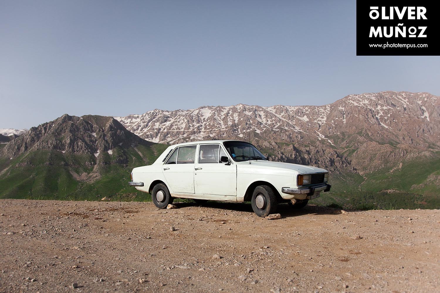 travel trip adventure pictures photographer fotografo fotografia viajes periodismo periodista aventura viaje oliver munoz phototempus retrato portrait muñoztehran isfahan yazd farsi khaju iran persa iman jomeini shahrekord bakhtiari Naqsh-e Jahan hakim ka