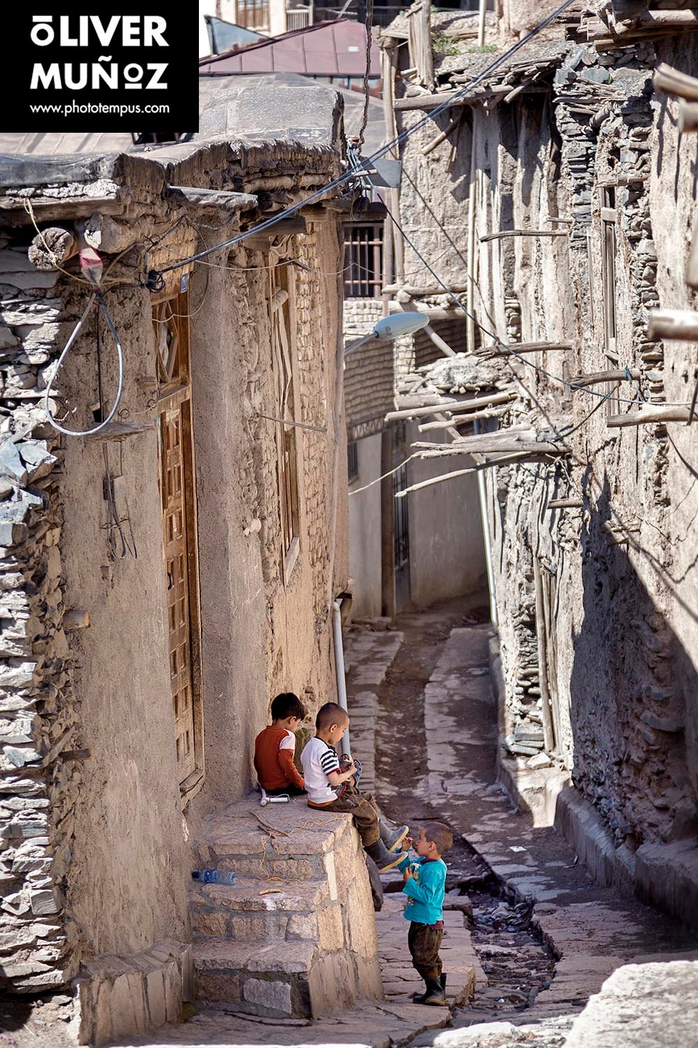 travel trip adventure pictures photographer fotografo fotografia viajes periodismo periodista aventura viaje oliver munoz phototempus retrato portrait muñoztehran isfahan yazd farsi khaju iran persa iman jomeini shahrekord bakhtiari Naqsh-e Jahan hakim ka