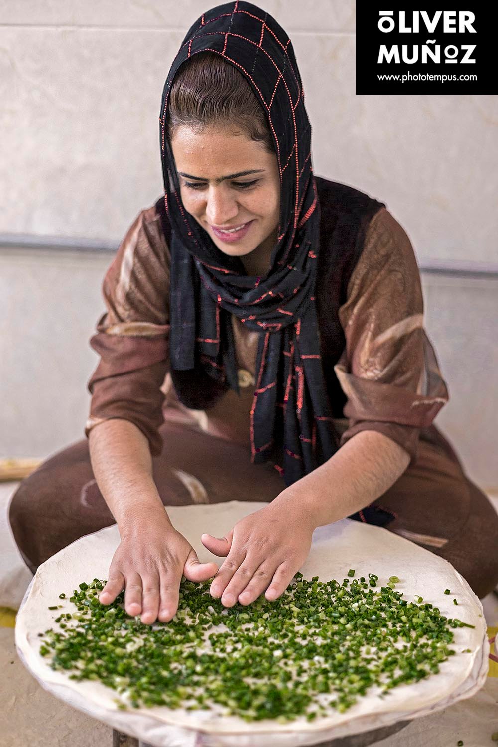 travel trip adventure pictures photographer fotografo fotografia viajes periodismo periodista aventura viaje oliver munoz phototempus retrato portrait muñoztehran isfahan yazd farsi khaju iran persa iman jomeini shahrekord bakhtiari Naqsh-e Jahan hakim ka