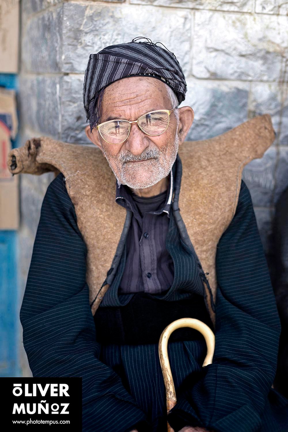 travel trip adventure pictures photographer fotografo fotografia viajes periodismo periodista aventura viaje oliver munoz phototempus retrato portrait muñoztehran isfahan yazd farsi khaju iran persa iman jomeini shahrekord bakhtiari Naqsh-e Jahan hakim ka