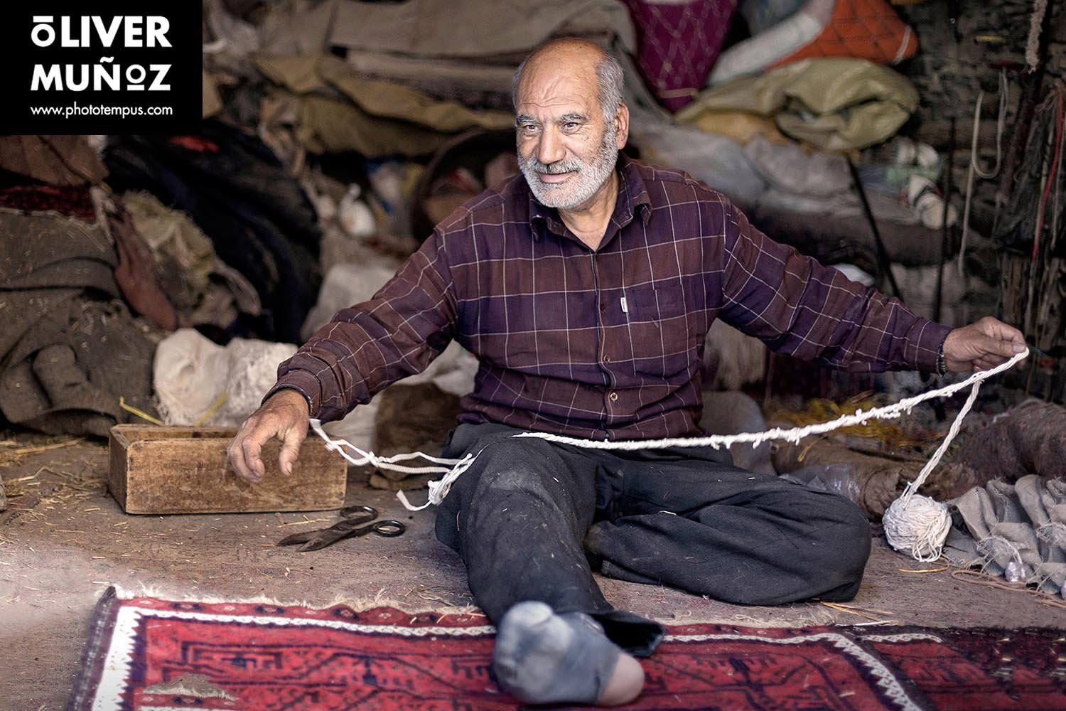 travel trip adventure pictures photographer fotografo fotografia viajes periodismo periodista aventura viaje oliver munoz phototempus retrato portrait muñoztehran isfahan yazd farsi khaju iran persa iman jomeini shahrekord bakhtiari Naqsh-e Jahan hakim ka