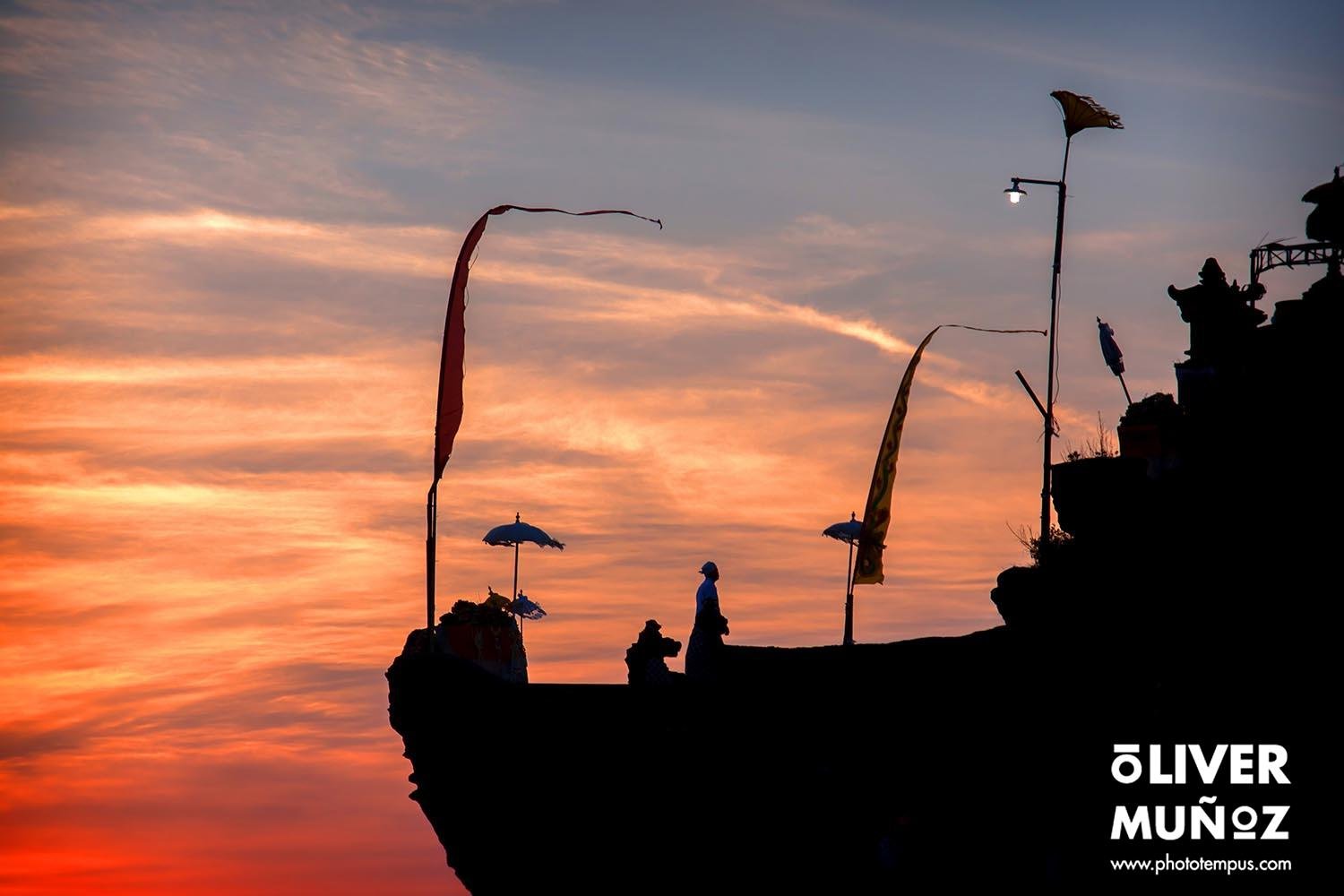 Ceremonias religiosas en Tanah Lot ( Indonesia )